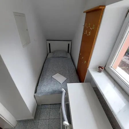 Rose House - Greenline 招待所 *