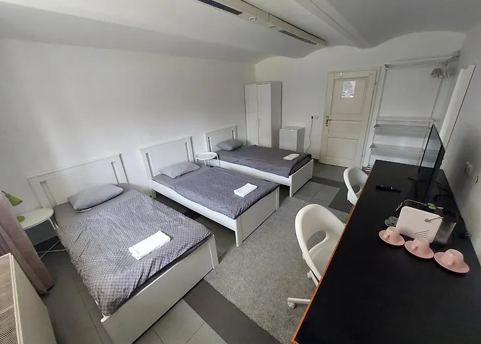 Rose House - Greenline * リュブリャナ