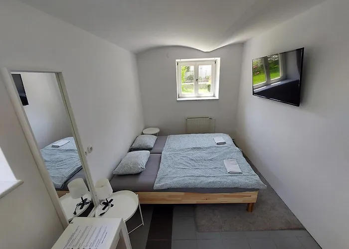 Rose House - Greenline * リュブリャナ